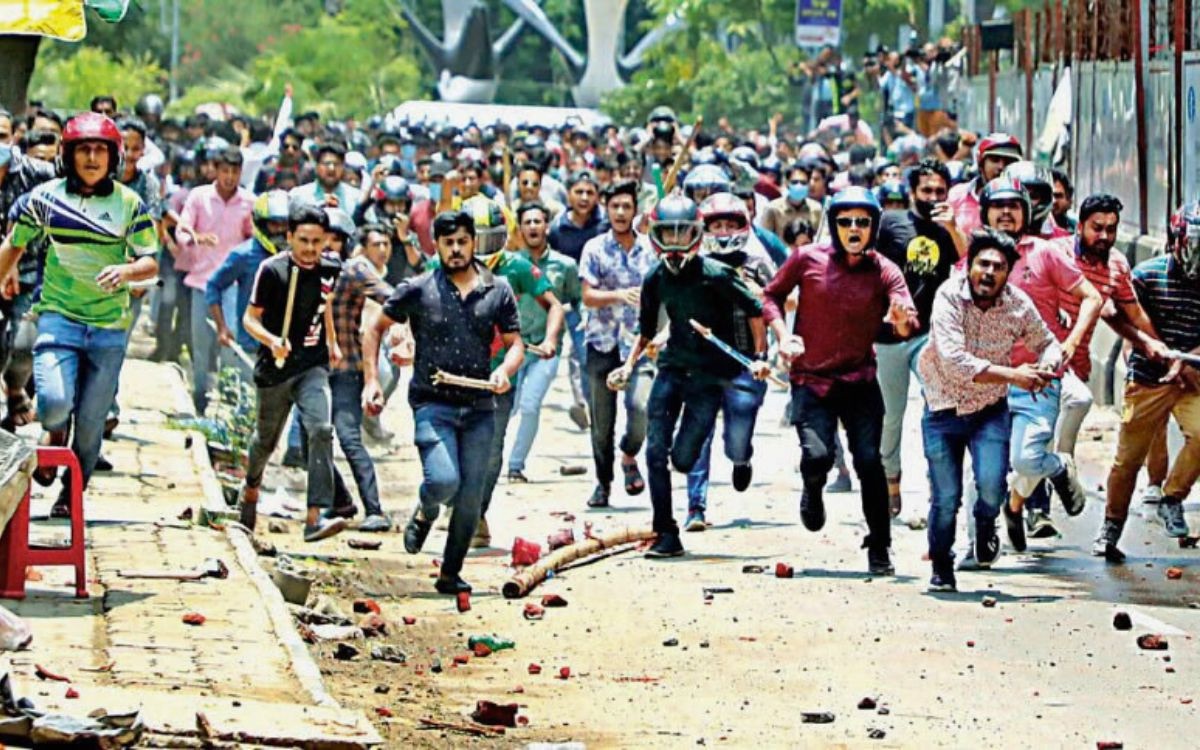 নিষিদ্ধ ছাত্রলীগের মিছিল: সরকারের ব্যর্থতার নগ্ন চিত্র