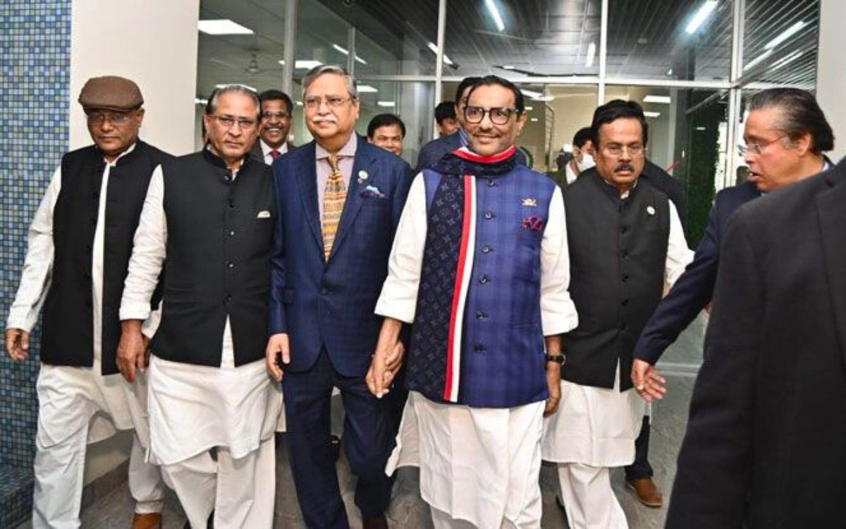 বাংলাদেশের রাষ্ট্রপতি মো: শাহাবুদ্দীন চুপ্পু স্বৈরাচারের দোসর ছিলেন