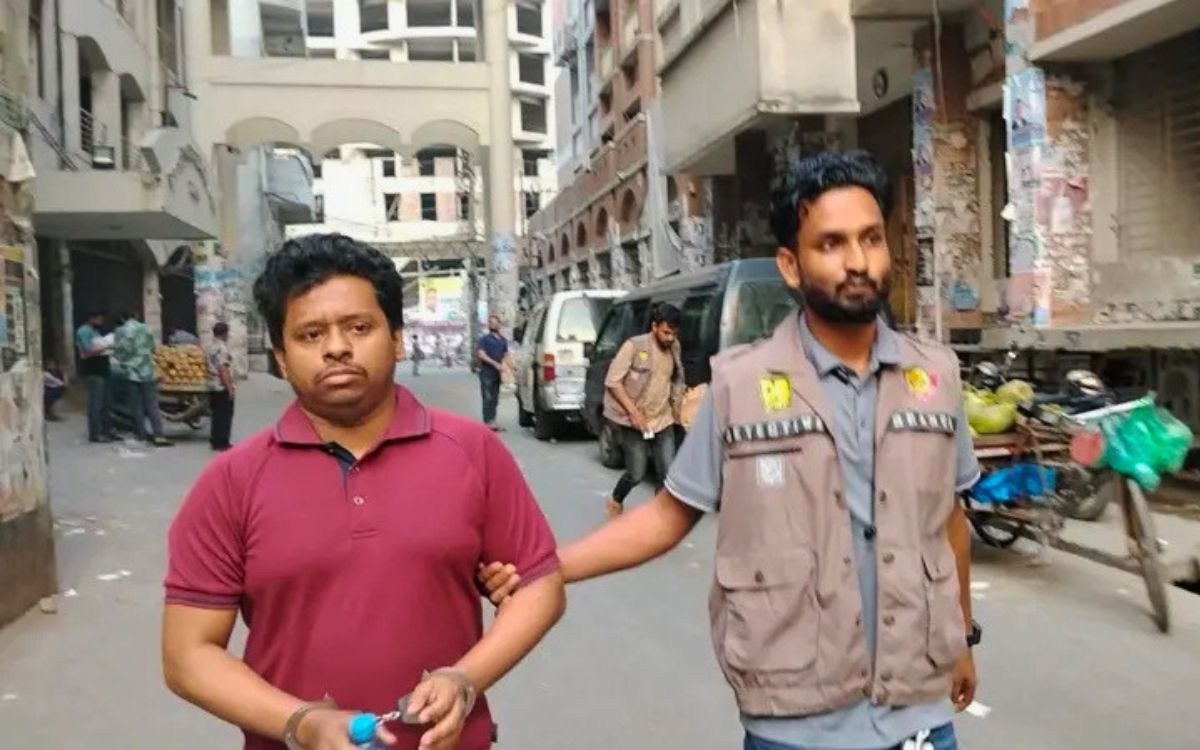 সরকারের সমালোচনা ও কার্টুন শেয়ারেই কারাগার: ভিন্ন মত দমনে ফ্যাসিবাদী আচরন করছে সরকার