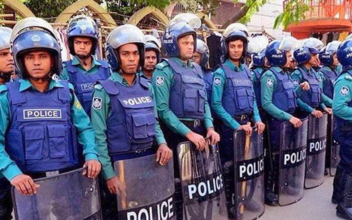 পুলিশ প্রশাসনের রাজনৈতিক দখল ও গণতন্ত্রের সংকট