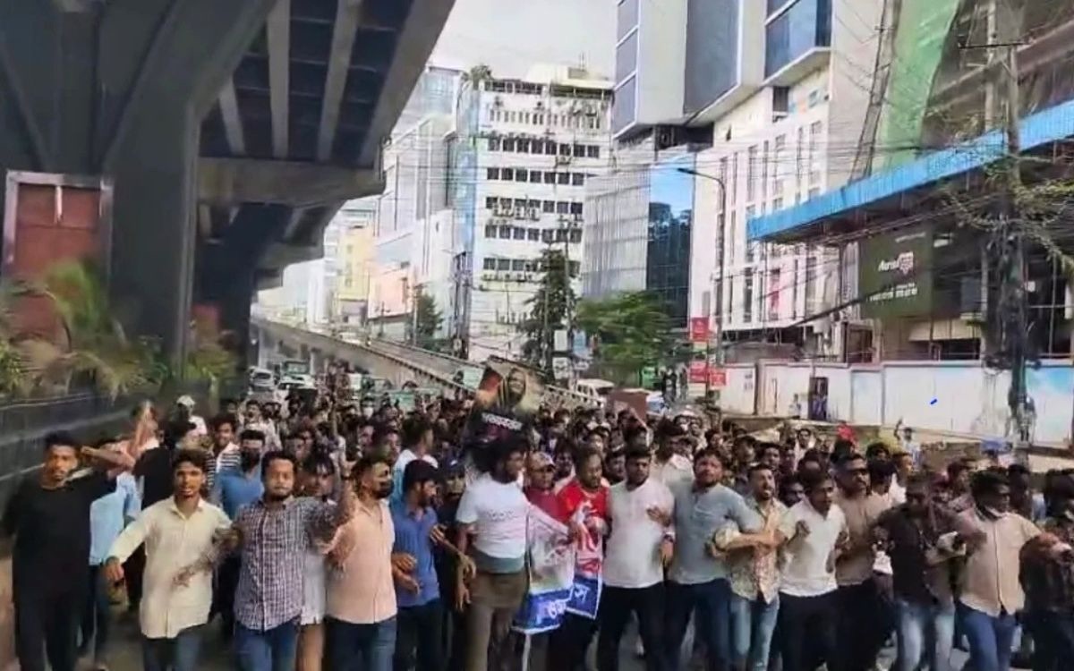 নিষিদ্ধ সন্ত্রাসী ছাত্রলীগের মিছিল মিটিং কেন? জননিরাপত্তা সংকট